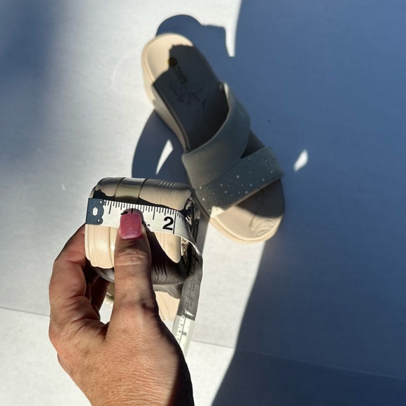 BZees Women's Dynasty Bright Wedge Sandal - Picture 13 of 15